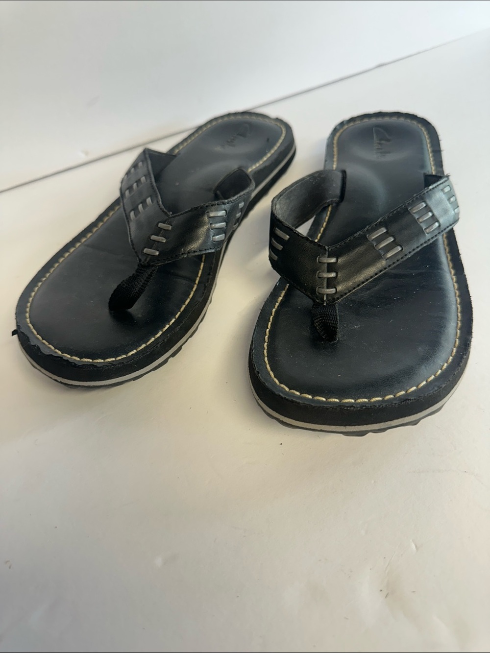 Clarks women’s black leather sandals size 10 - Picture 2 of 5